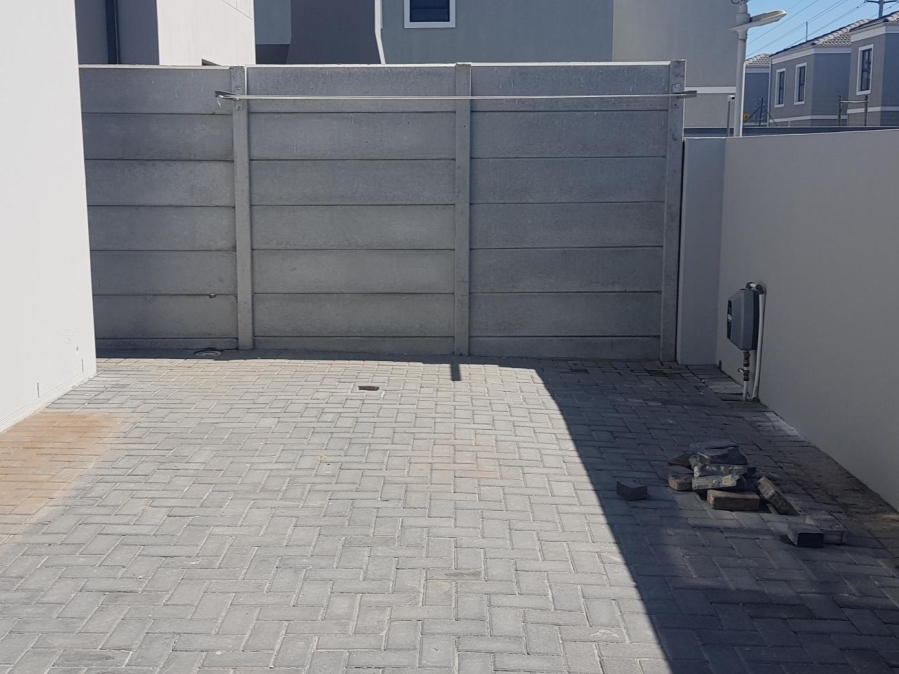 To Let 3 Bedroom Property for Rent in Parklands North Western Cape